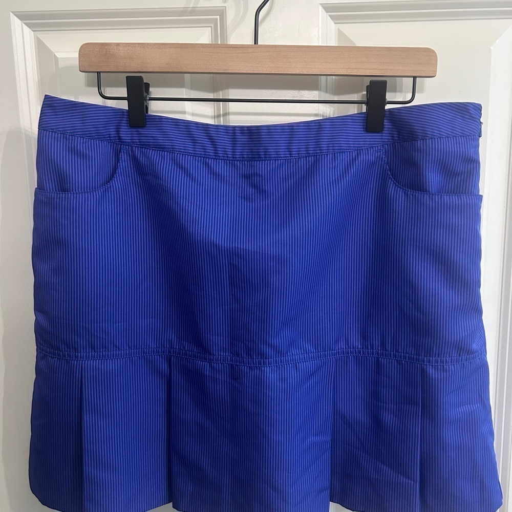 Adidas size 12 athletic golf skirt with front pleats, pockets, side zip. Stripes - Picture 1 of 15